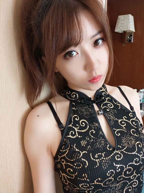 黑丝旗袍 - 小女巫露娜